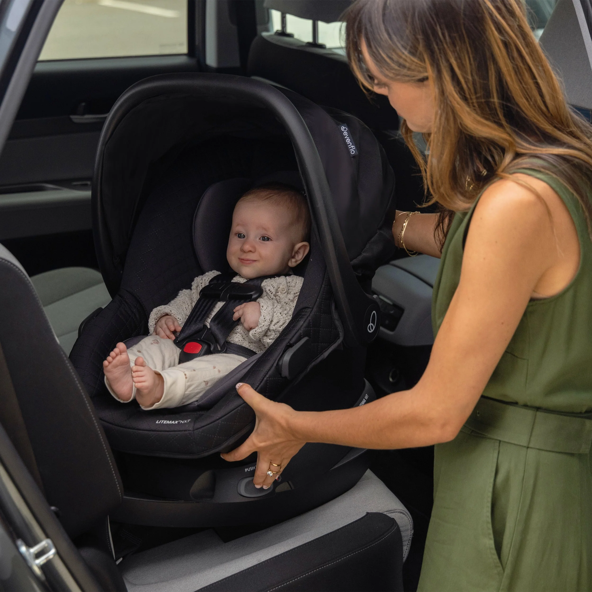 Evenflo - Omni Ultra Travel System w/ Revolve180 LiteMax NXT Rotational Infant Car Seat - Image 27