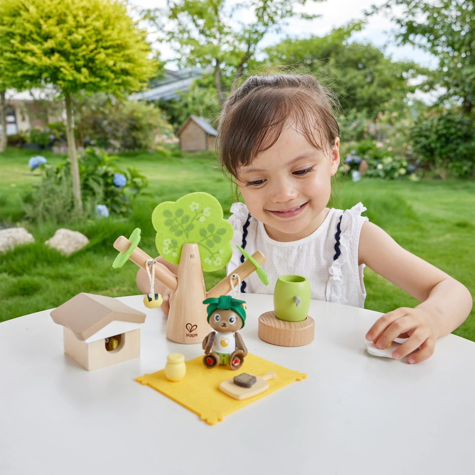 Hape - Honey Bee's Picnic - Image 9