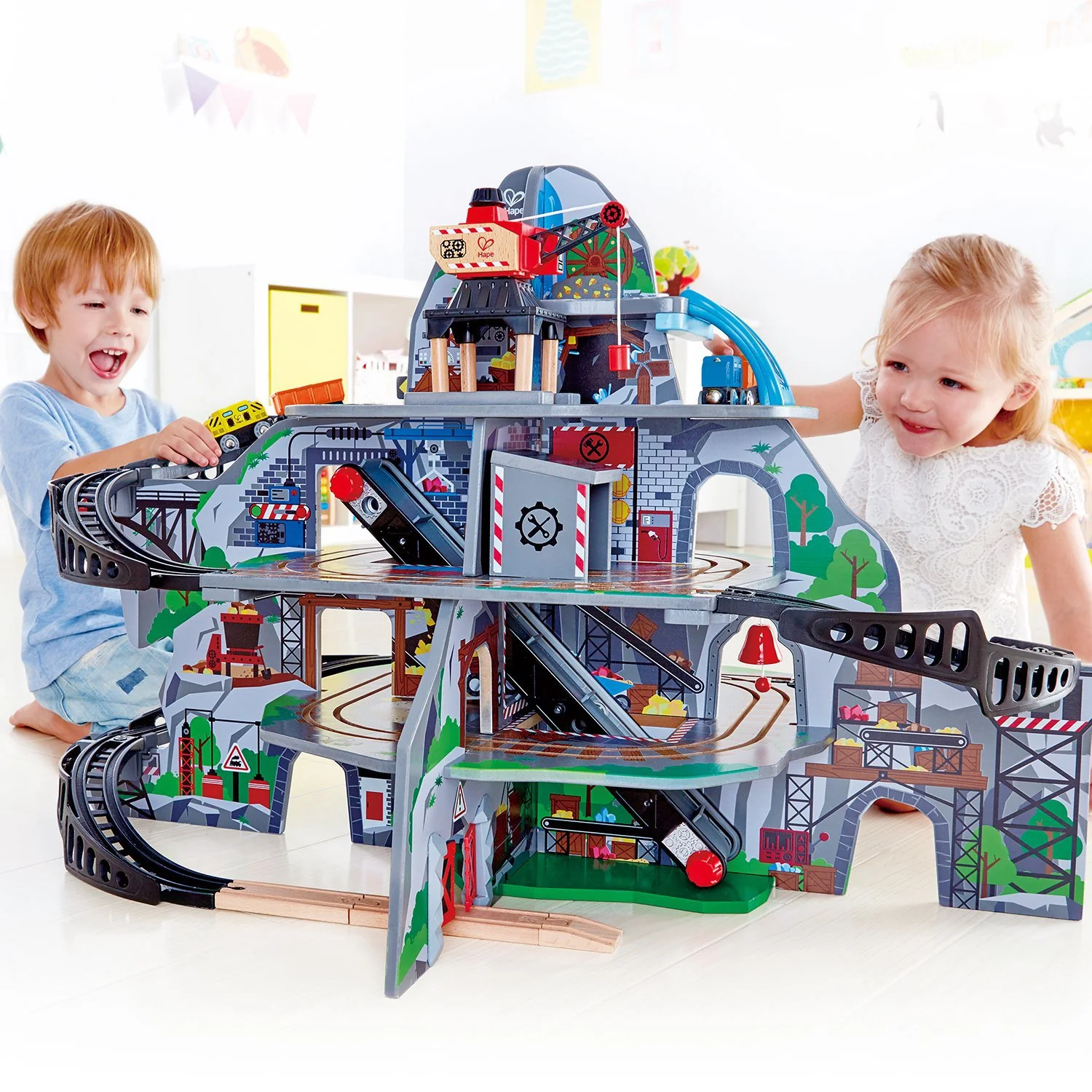Hape - Mighty Mountain Mine Premium Train Set - Image 2