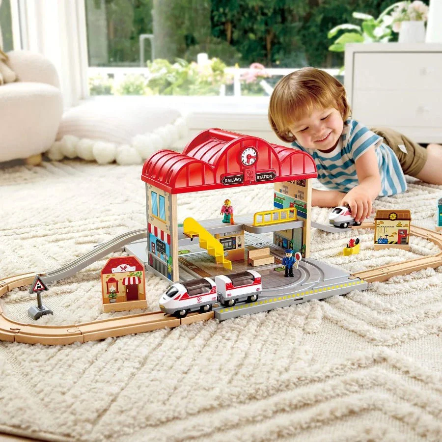 Hape - Portable Train Station Set - Image 3
