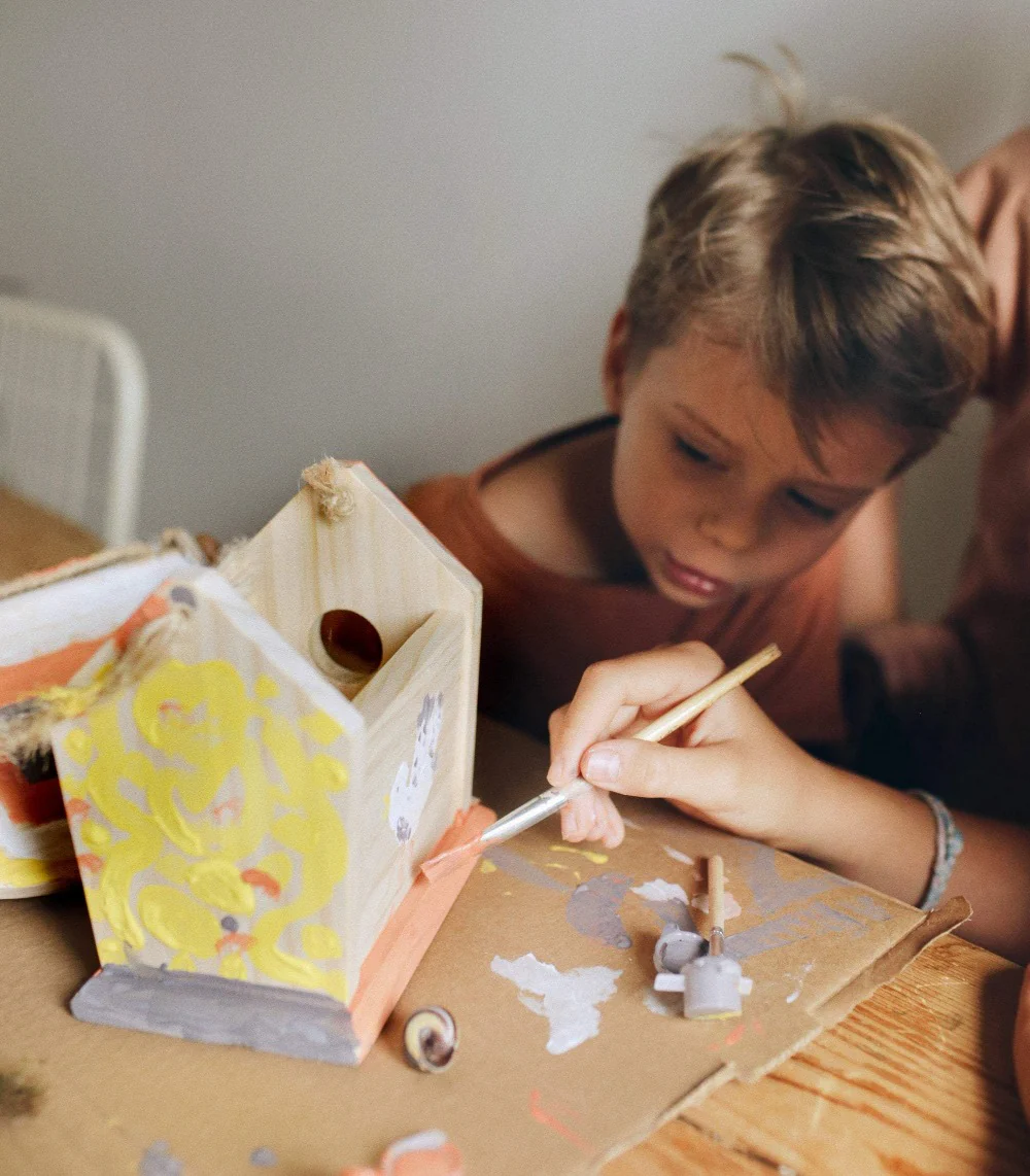 Kinderfeets - Birdhouse with Paint & brushes - Image 2