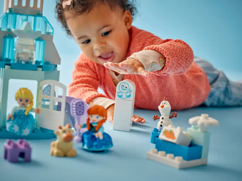 Lego - Anna and Elsa's Frozen Castle Party - Image 4