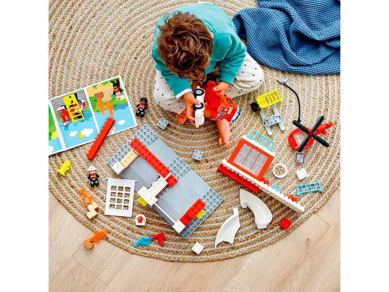 LEGO - Duplo - Fire Station & Helicopter - Image 9