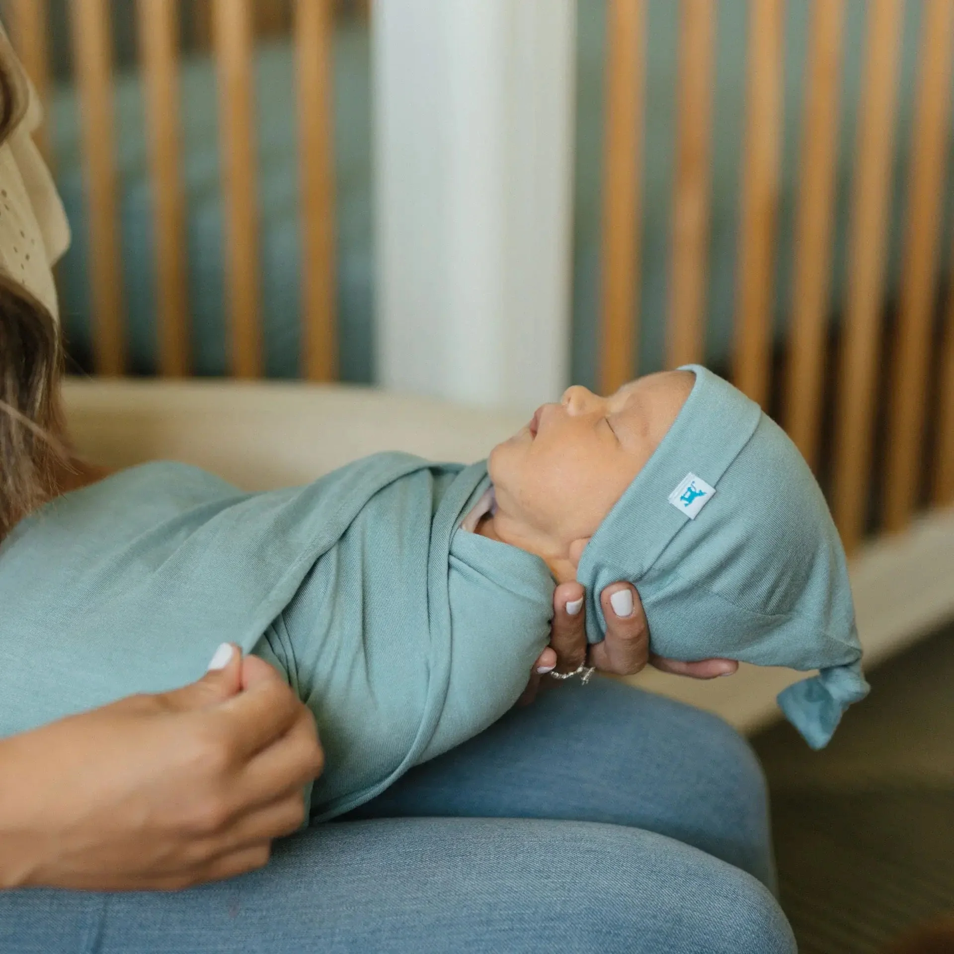Little Unicorn - Stretch Knit Swaddle & Hat Set - Image 2