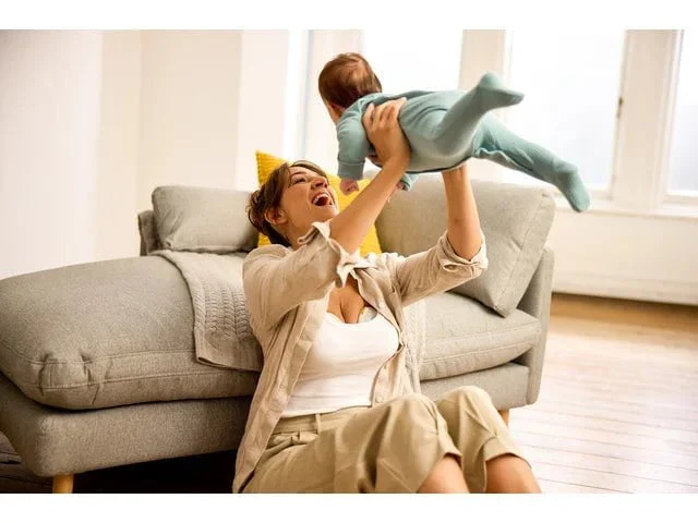 Medela - Magic InBra Wearable Double Breast Pump - Image 5
