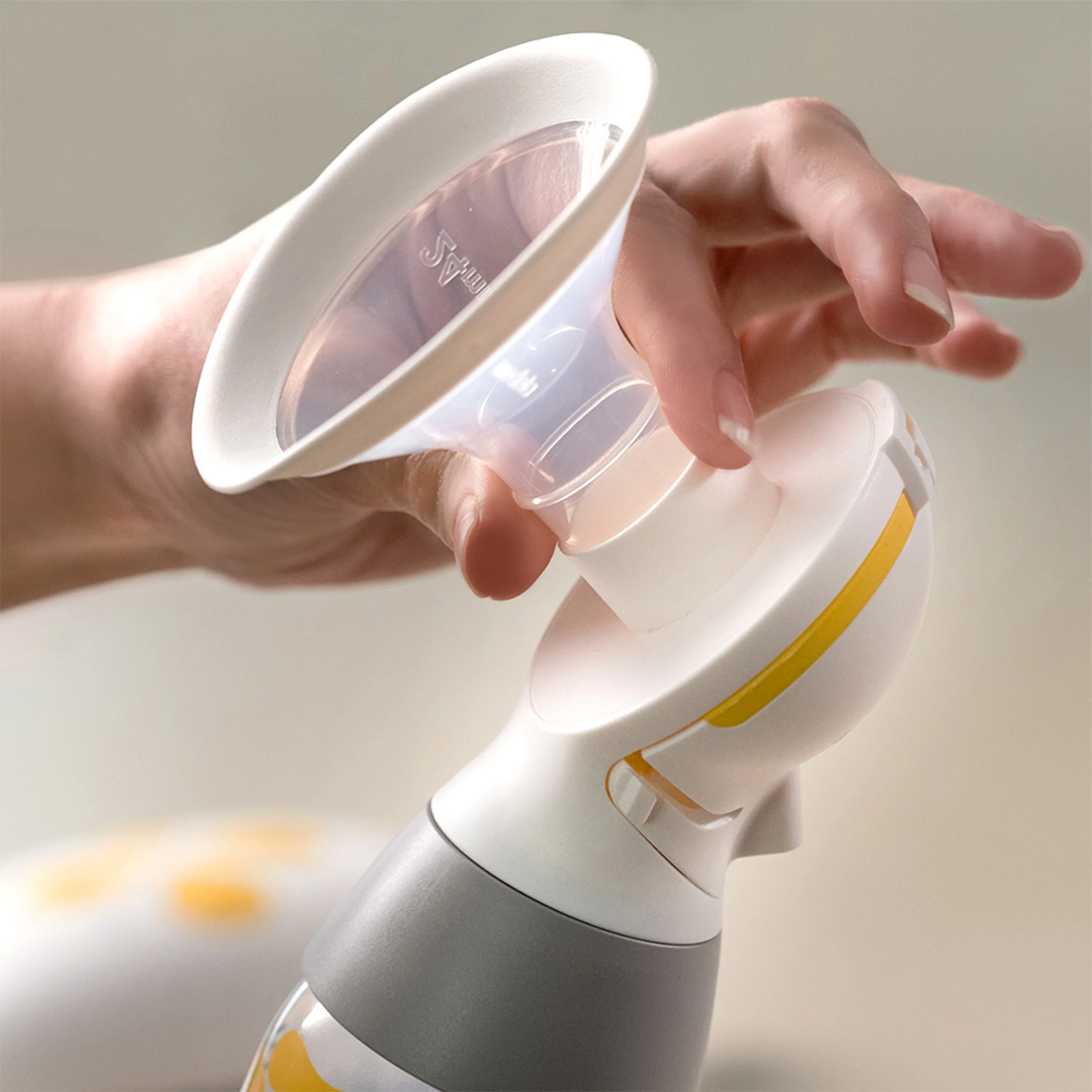 Medela - Solo - Single Electric Breast Pump - Image 4