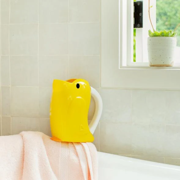 Munchkin - Duckling Bath Rinser - Image 3