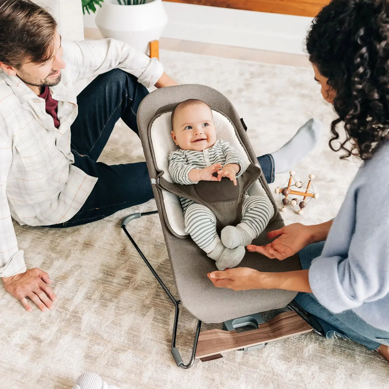 Uppababy - Mira 2-in-1 Bouncer and Seat - Image 9
